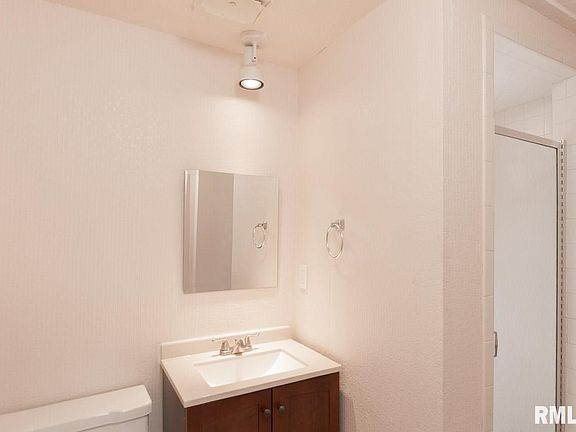 4th image of 3040 Parkwild Dr