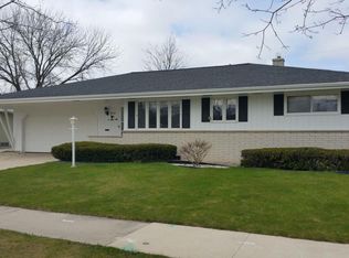 956 Rosemere Cir, Manitowoc, WI 54220