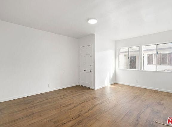 4th image of 933 W Gage Ave #933