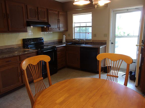 2nd image of 928C Thornhill Ct