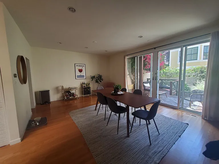 2133 Filbert St — Photo 2