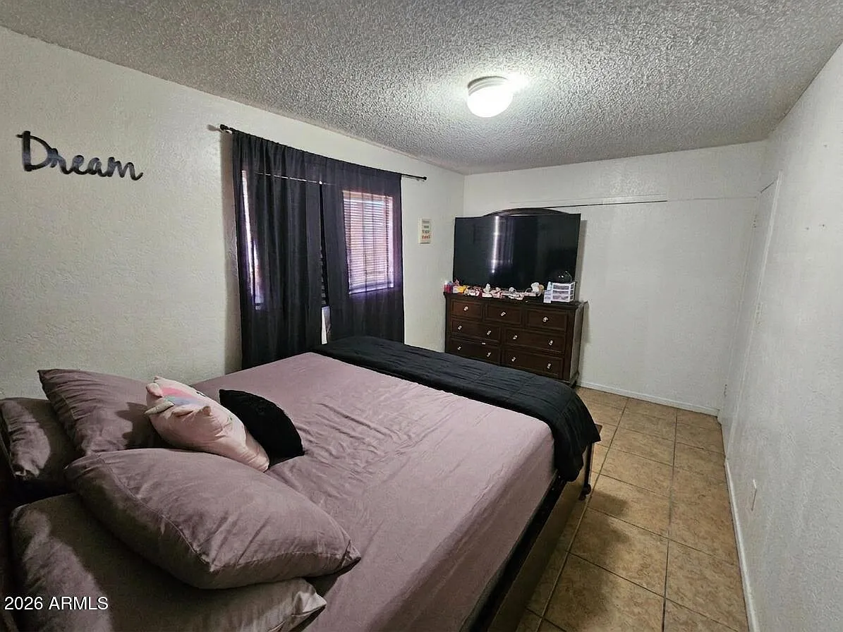3 bed, 1.0 bath, 1000 sqft, $1,200 — Photo 3