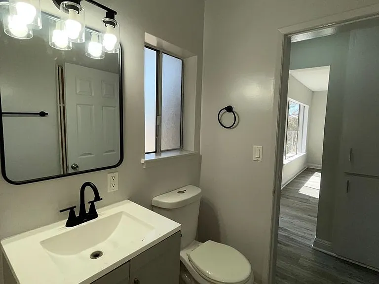11530 S Normandie Ave — Photo 13