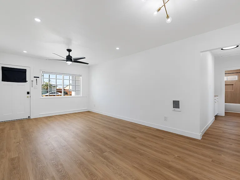895 Riverlawn Ave #B — Photo 11