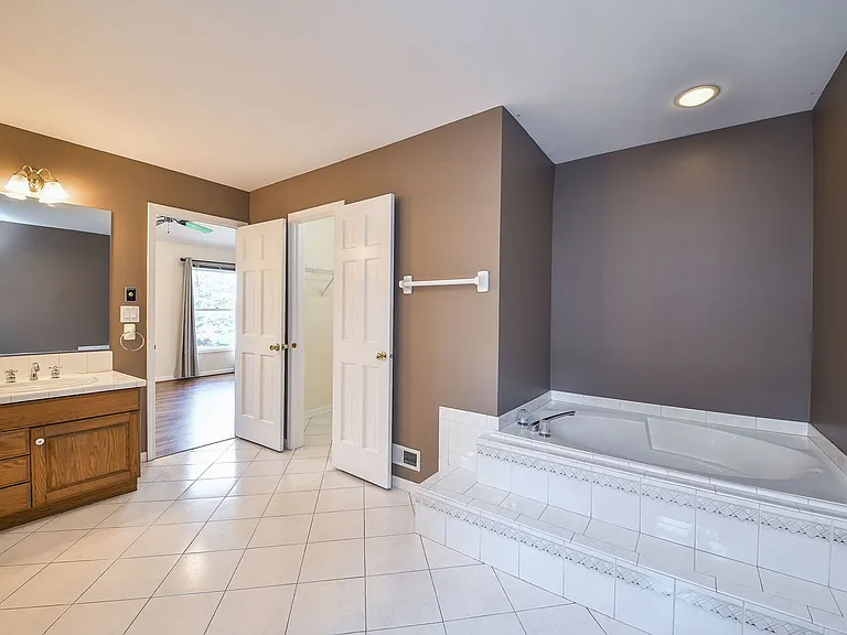 339 Windsor Dr — Photo 12