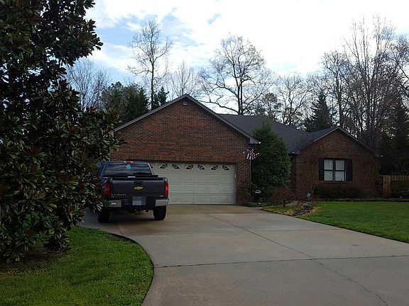 2nd image of 601 Maclean Dr