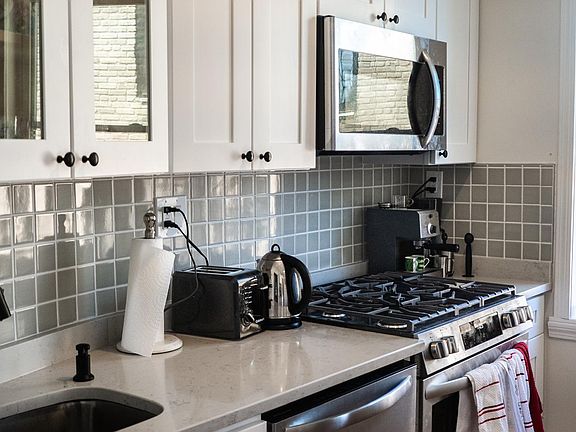 4th image of 22 Chiswick Rd APT 18