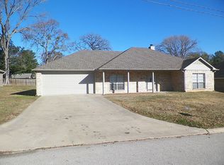 599 Briarwood Dr, Gladewater, TX 75647