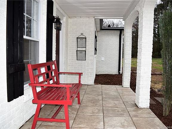 5th image of 1115 Young St
