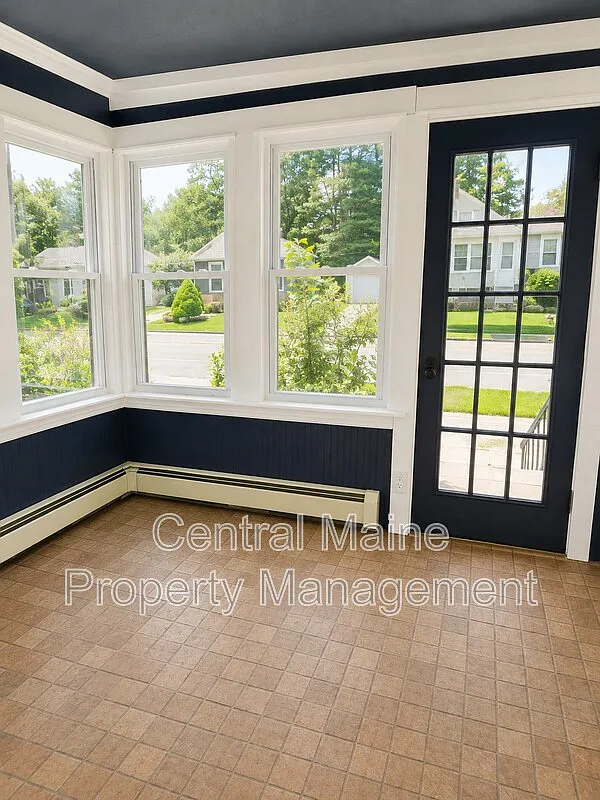 2 bed, 1.0 bath, 1001 sqft, $2,290 — Photo 3