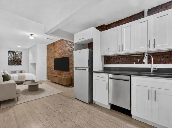 318 West 14th Street image 1 of 5