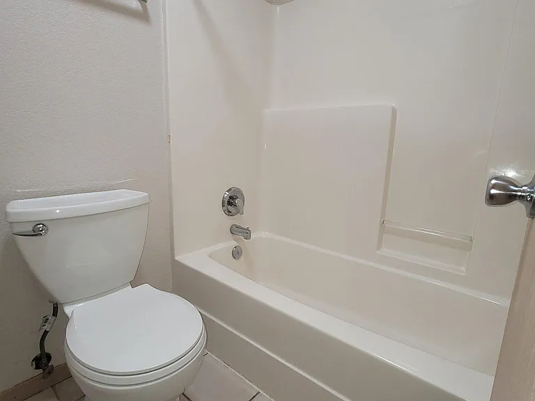 205 SW South Ave — Photo 17