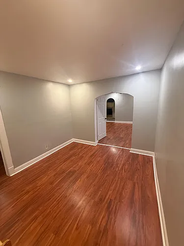 35 5th Ave Photo 1