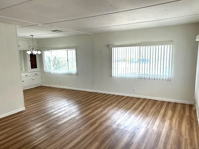 101 San Mateo Cir — Photo 2