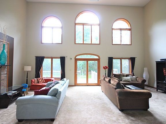 4th image of 1610 Evergreen Pl