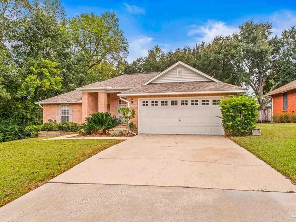 1555 Hunters Creek Dr, Cantonment, FL 32533