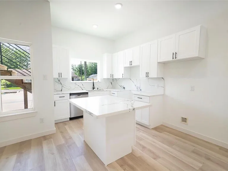 331 Delaware St — Photo 5