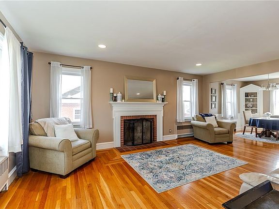 5th image of 26 Dover Ave
