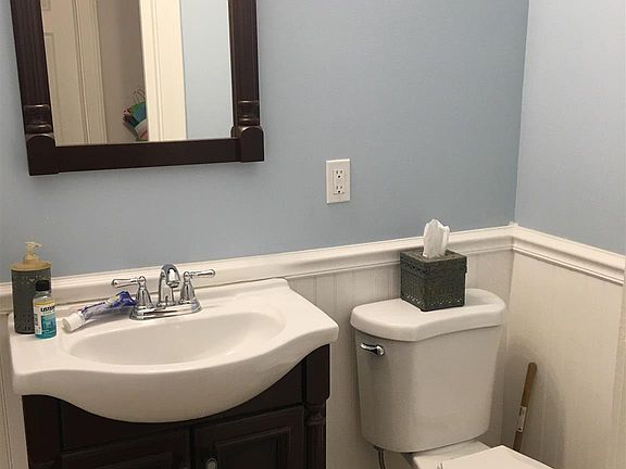 2nd image of 38 Waterbury St