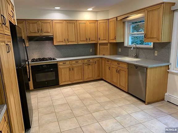 4th image of 59 Dearborn Dr