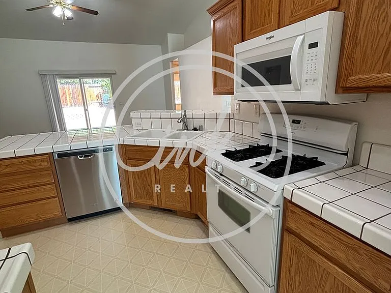 1481 Harvest Ave — Photo 5