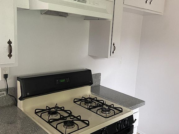 3rd image of 881 Orchid Ct APT 14