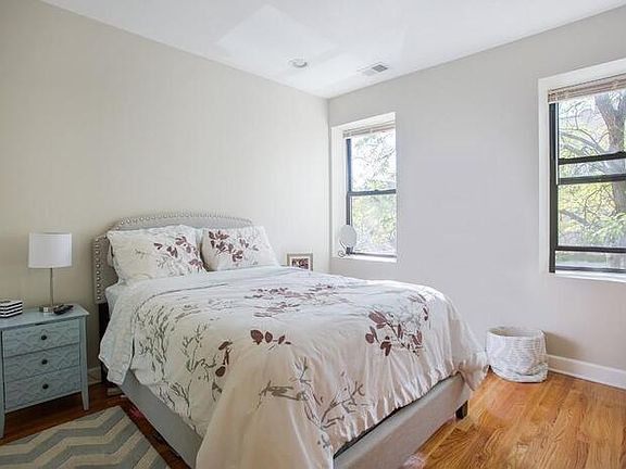 5th image of 4759 N Maplewood Ave APT 305