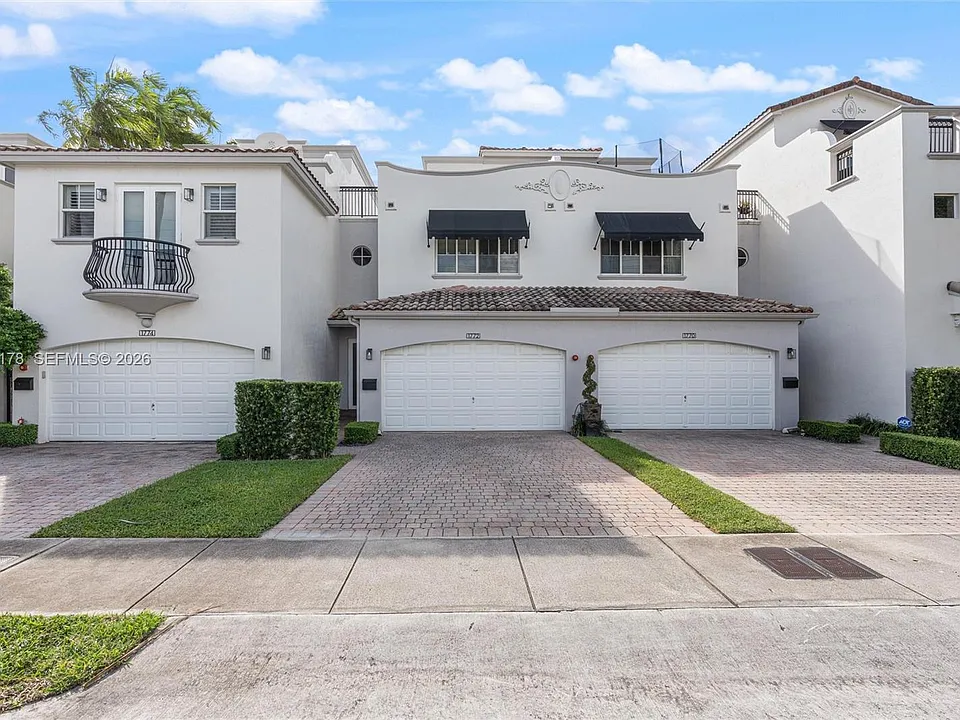 1772 NE 9th St #7