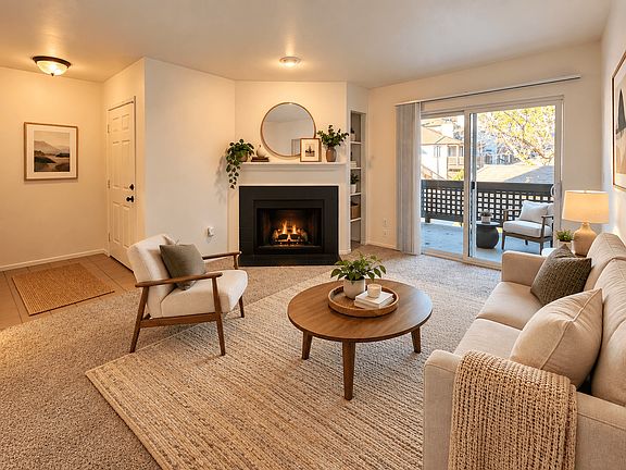 4th image of 13925 SW Allen Blvd #18