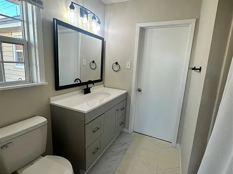 3571 Daphne St — Photo 9