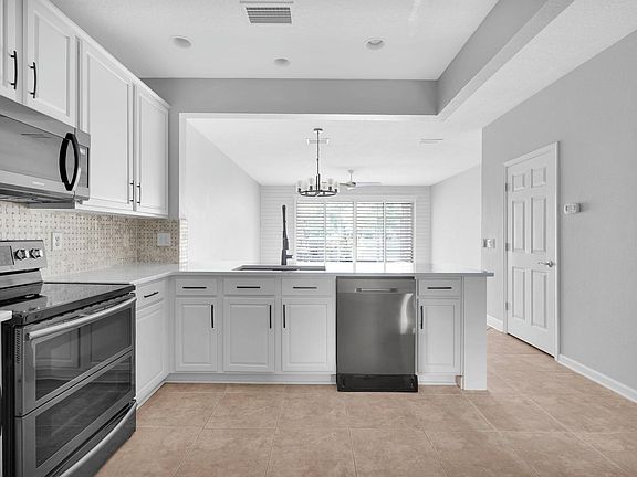 3rd image of 13371 Stone Pond Dr