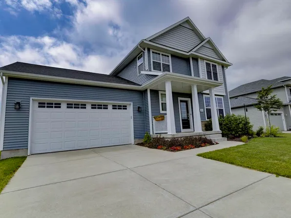 879 Yellowwood Pl, Sun Prairie, WI 53590