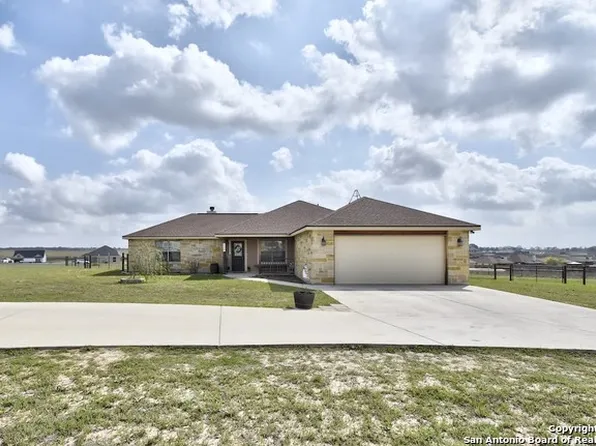 129 Pine Valley Dr, La Vernia, TX 78121