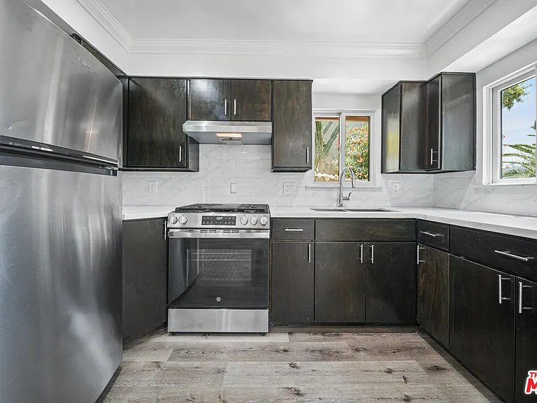 238 Thorne St #A — Photo 8