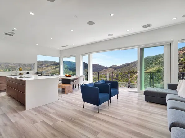990 Alta Vista Rd, Simi Valley, CA 93063