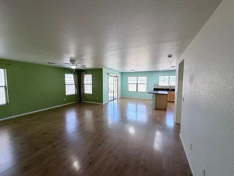 1106 S Fresno Ct — Photo 7