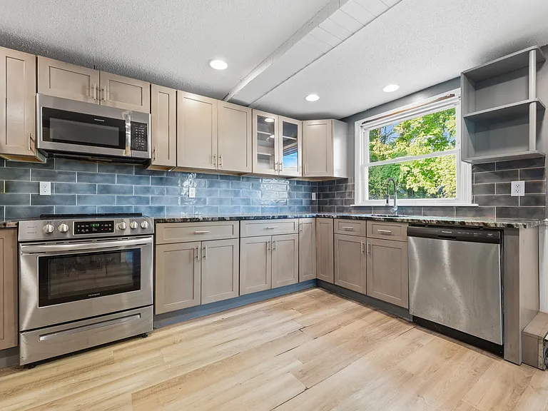 2 Oakland Ave — Photo 19