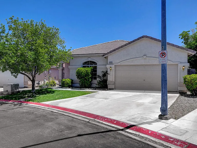 8737 Radiant Ruby Ave — Photo 2