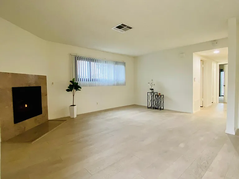512 W Imperial Ave #5 — Photo 3