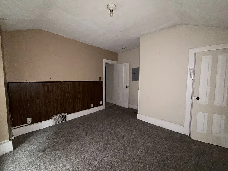 512 W Marion St #B — Photo 4