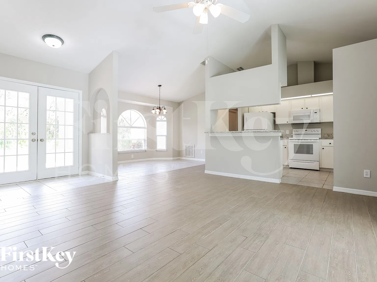3 bed, 2.0 bath, 1453 sqft, $1,970 — Photo 3