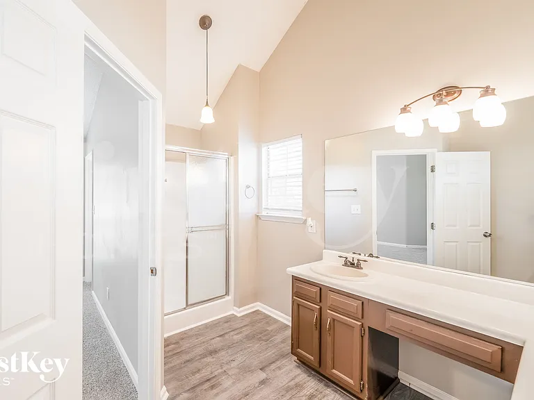 6768 Crossbrook Ln — Photo 8