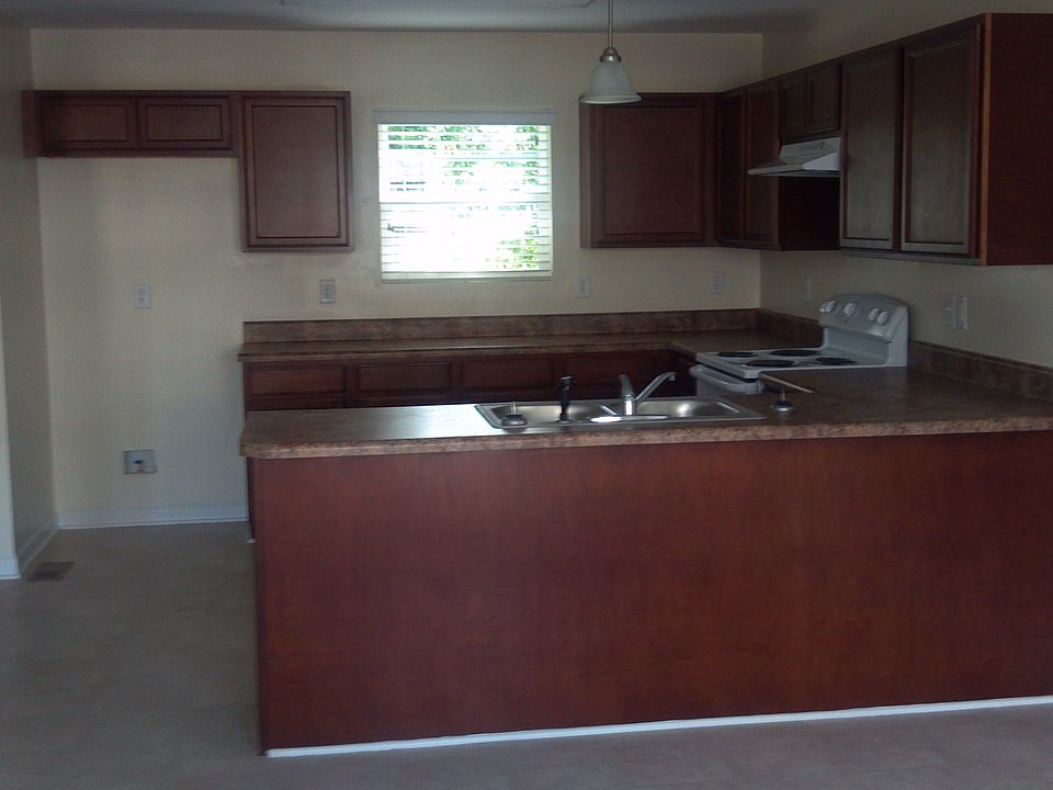 2nd image of 604 Hampton Rd APT 11