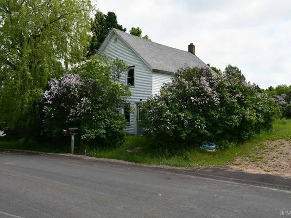 420 N Princeton Dr, Gwinn, MI 49841