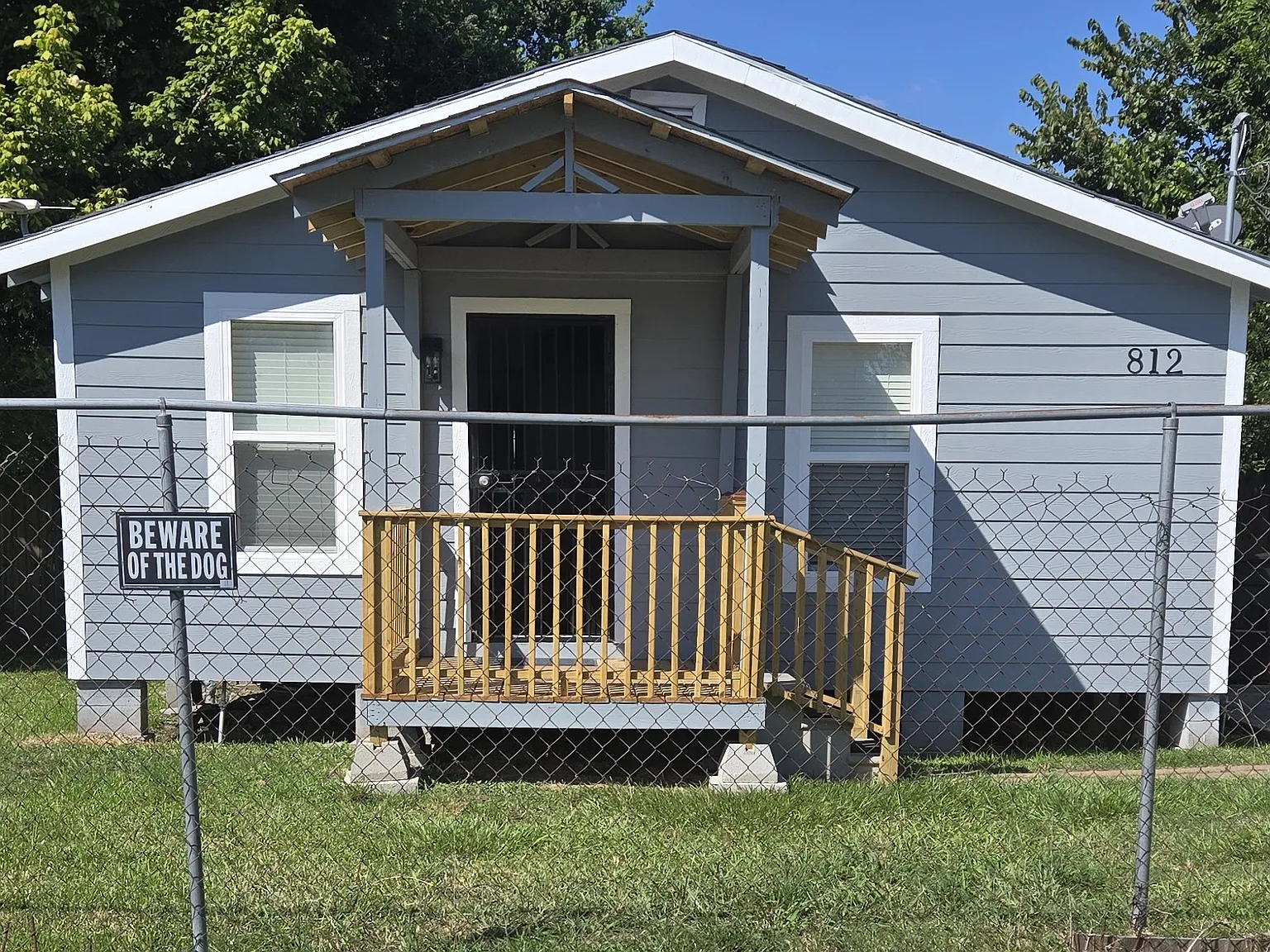 812 Granville Dr — Photo 1