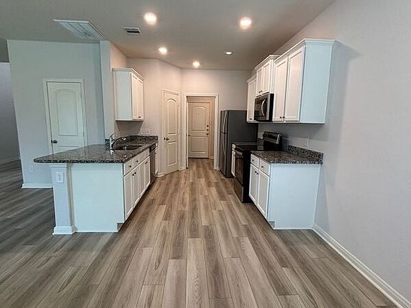 4th image of 10434 Sweetwater Creek Dr