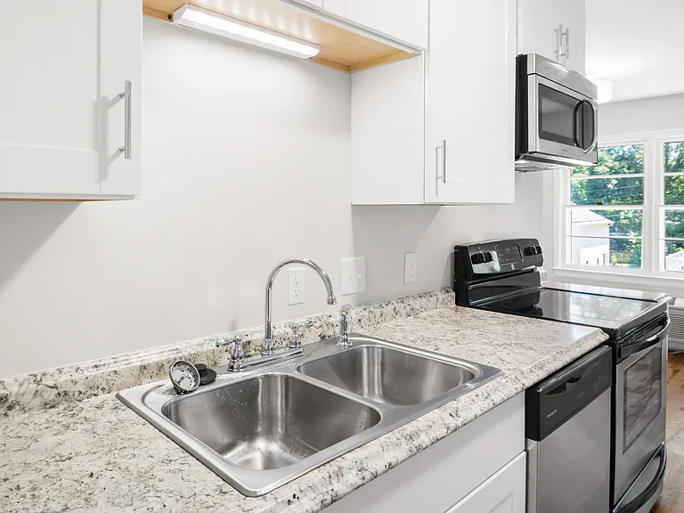 1009 N Buchanan Blvd #L — Photo 12