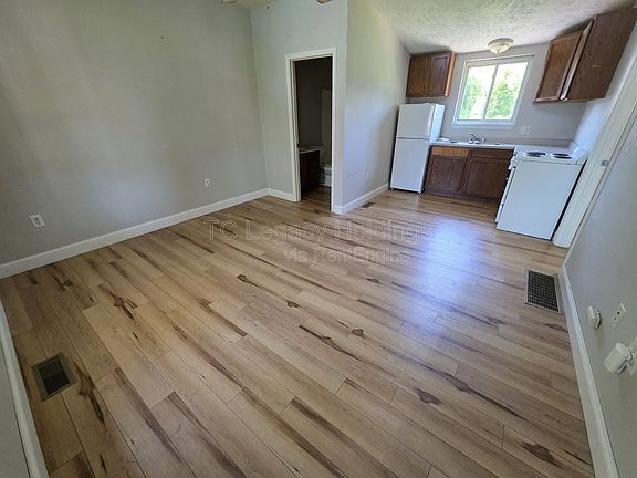 2nd image of 419 1/2 Walnut Ave