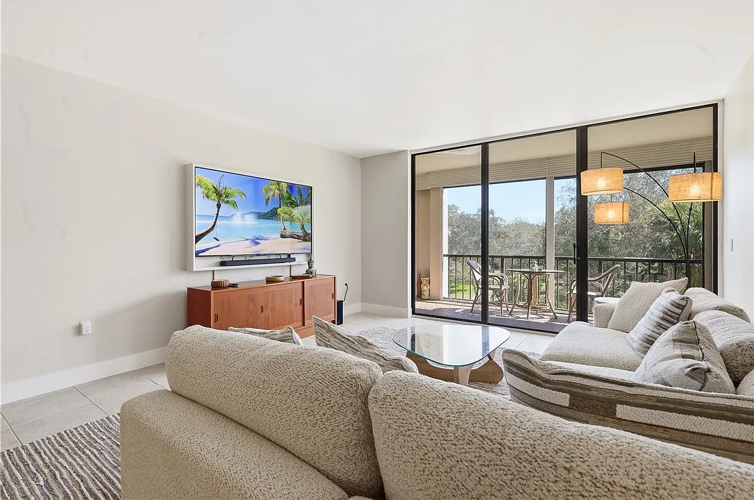 3 bed, 2400 sqft, $6,000 — Photo 1