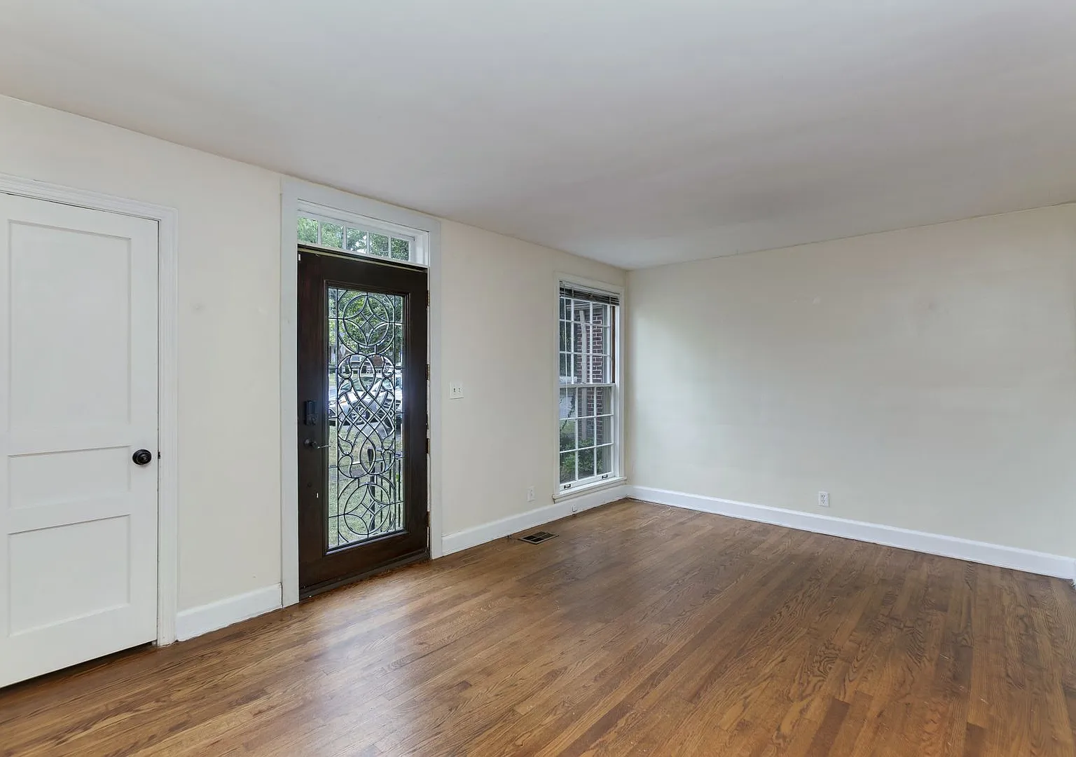 Green Hills Duplex! Fenced in Yard! — Photo 4